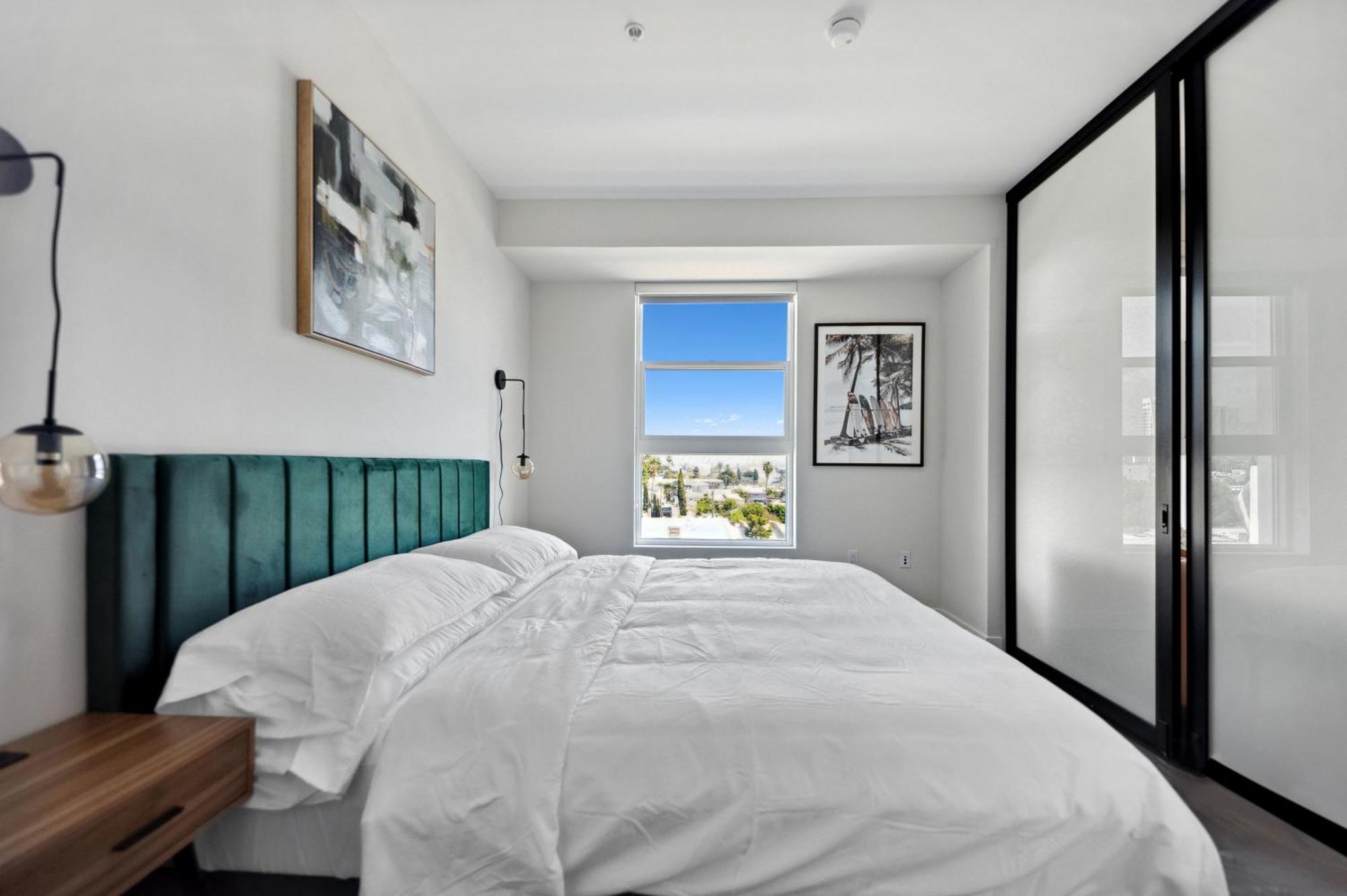 Hollywood 1bdr Comfort With Pool, Gym, Free Parking * Los Angeles
